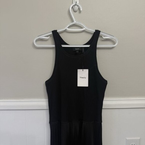 Theory Vinessi Pleated Maxi Dress Black Size M NWT $375 Classic - Picture 3 of 5
